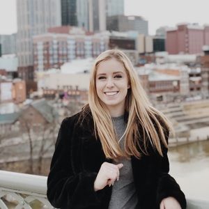 Meet your Posher, Caitlin